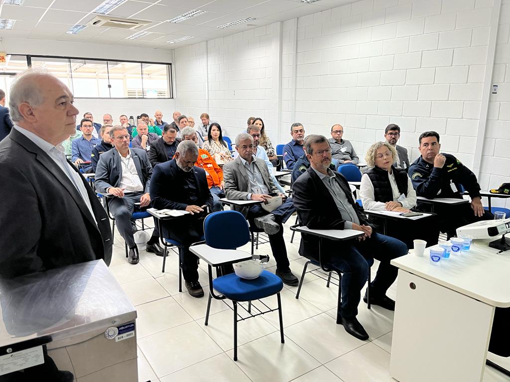 Comandante do 5º Distrito Naval Participa de Visita ao thyssenkrupp Estaleiro Brasil Sul