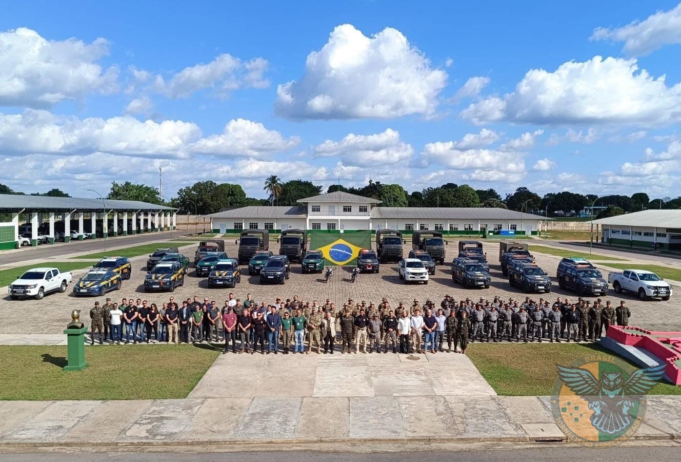 BASE DE OPERAÇÕES PARA A MISSÃO KARIPUNA É CONCLUÍDA PELO 17º BATALHÃO LOGÍSTICO DE SELVA 🇧🇷