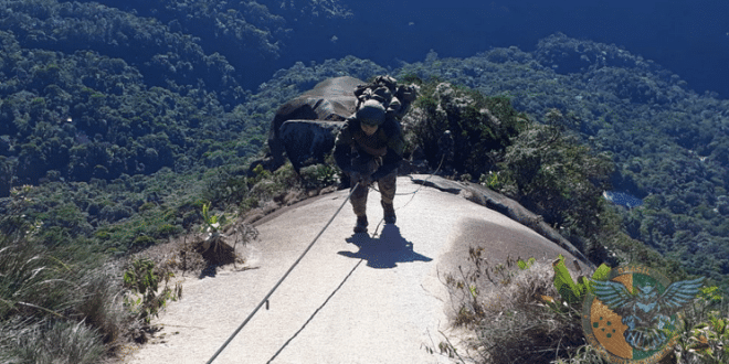 BATALHÃO TONELERO REALIZA TREINAMENTO DE ESCALADA MILITAR NO PARNASO 🇧🇷