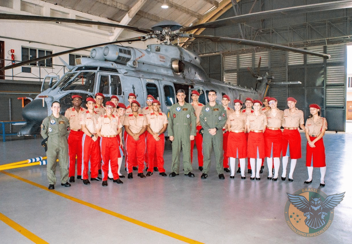 ESQUADRÃO DE HELICÓPTEROS RECEBE ALUNOS DO COLÉGIO MILITAR DE BELÉM 🇧🇷