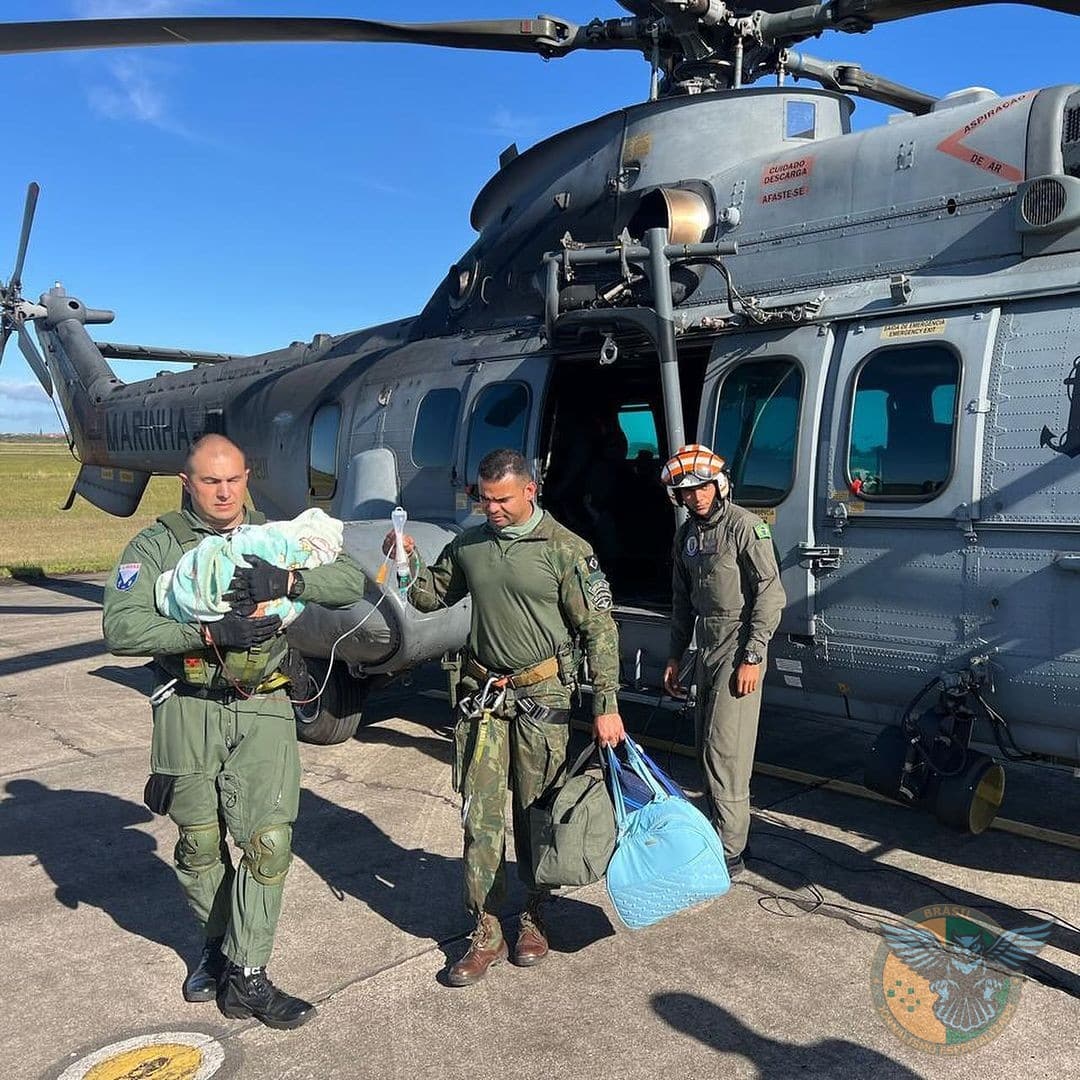 MARINHA DO BRASIL SALVA BEBÊ EM EVACUAÇÃO AÉREA NO RIO GRANDE DO SUL 🇧🇷